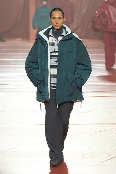 Look 18